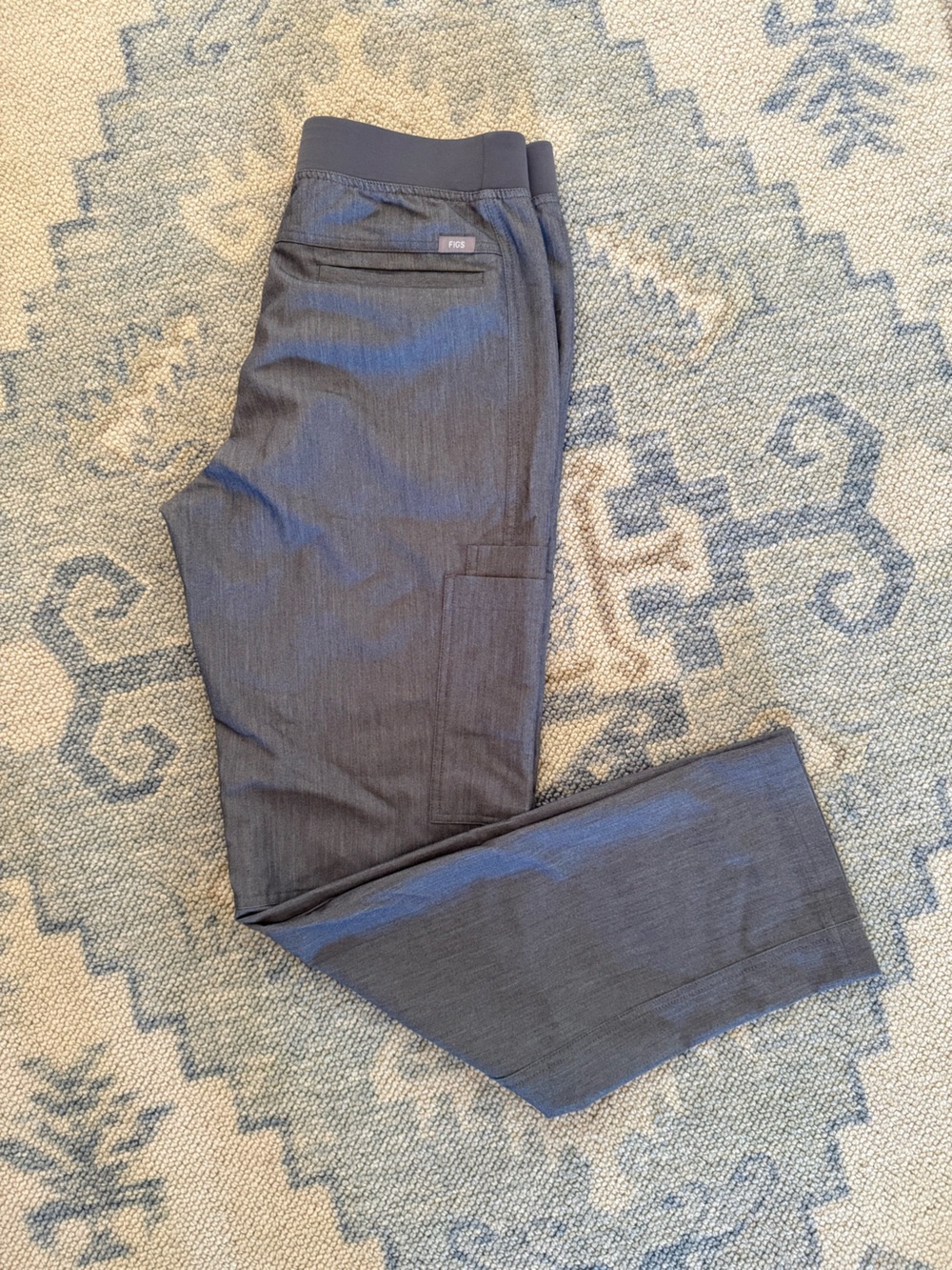 Men’s Figs Classic Scrub Set in Gray - Picture 5 of 6
